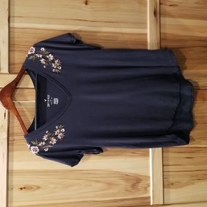 American Eagle Embroidered Floral Navy T -Size XL